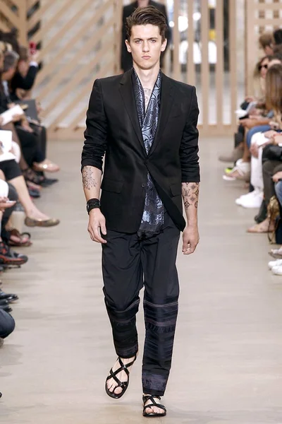 Look 50